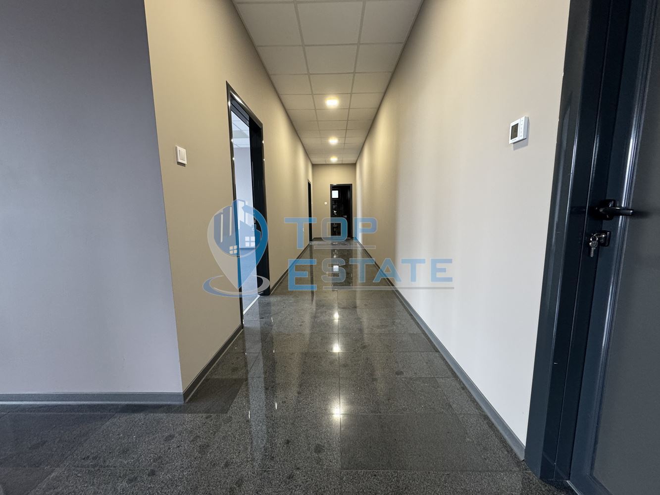 Ремонтиран етаж с офис помещения или отделен офис в центъра на град Велико Търново - 0