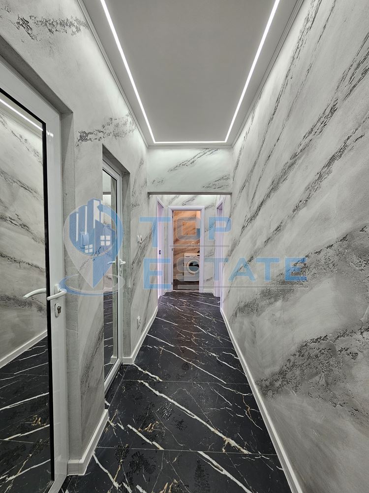 Тристаен ремонтиран апартамент с две спални в квартал Пролет, Горна Оряховица - 0