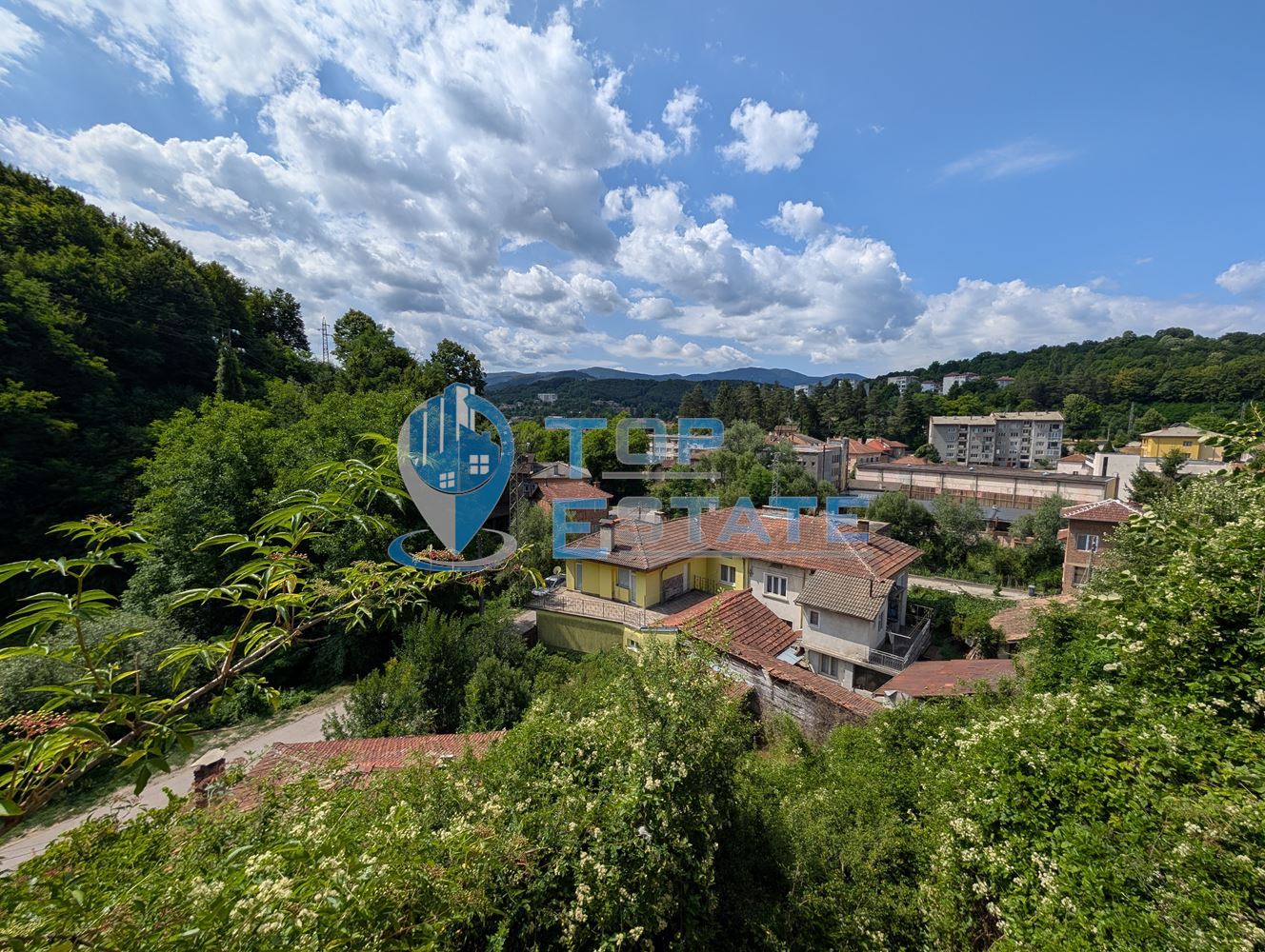 Двуетажна масивна къща с панорама в центъра на град Плачковци-0 Двуетажна масивна къща с панорама в центъра на град Плачковци - 0