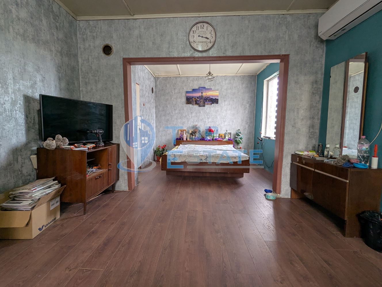 Двуетажна тухлена къща с голям двор в село Поликраище, област Велико Търново - 0