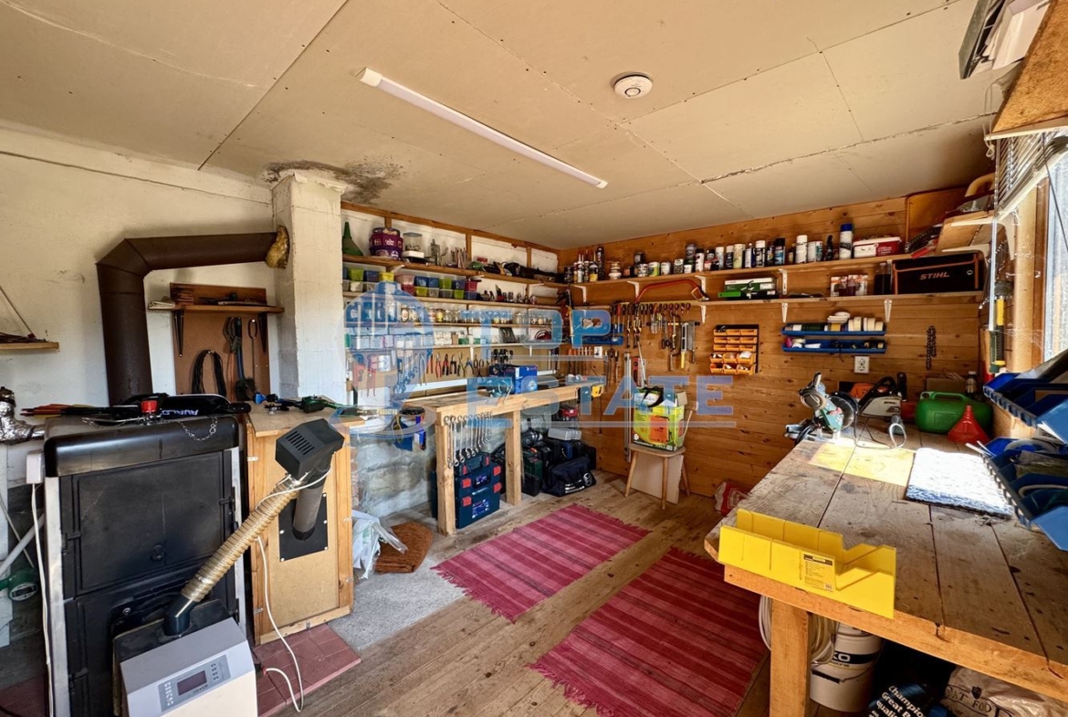 Двуетажна къща с гараж, допълнителни постройки и прекрасна панорама в Еленския Балкан - 0