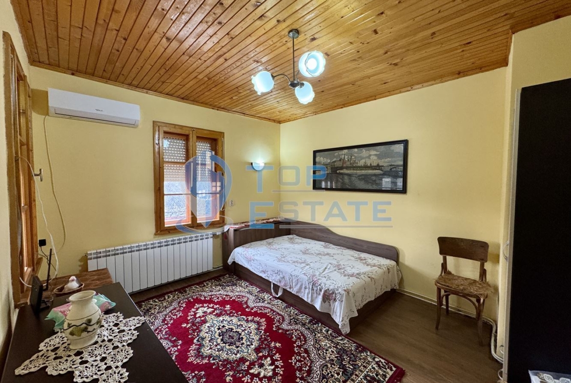 Двуетажна къща с кладенец в село Добри дял, област Велико Търново - 0