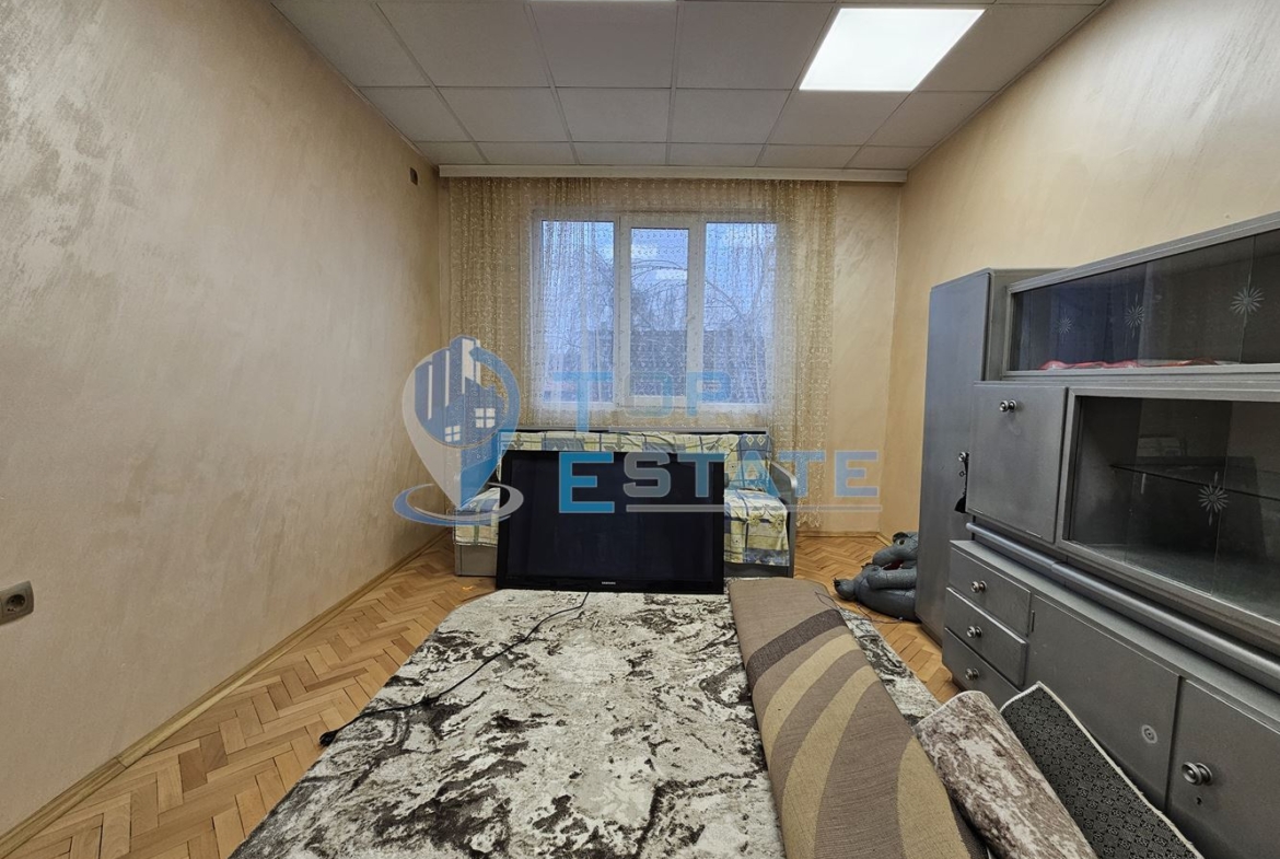 Южен тухлен апартамент на междинен етаж с две спални в идеалния център на град Горна Оряховица - 0