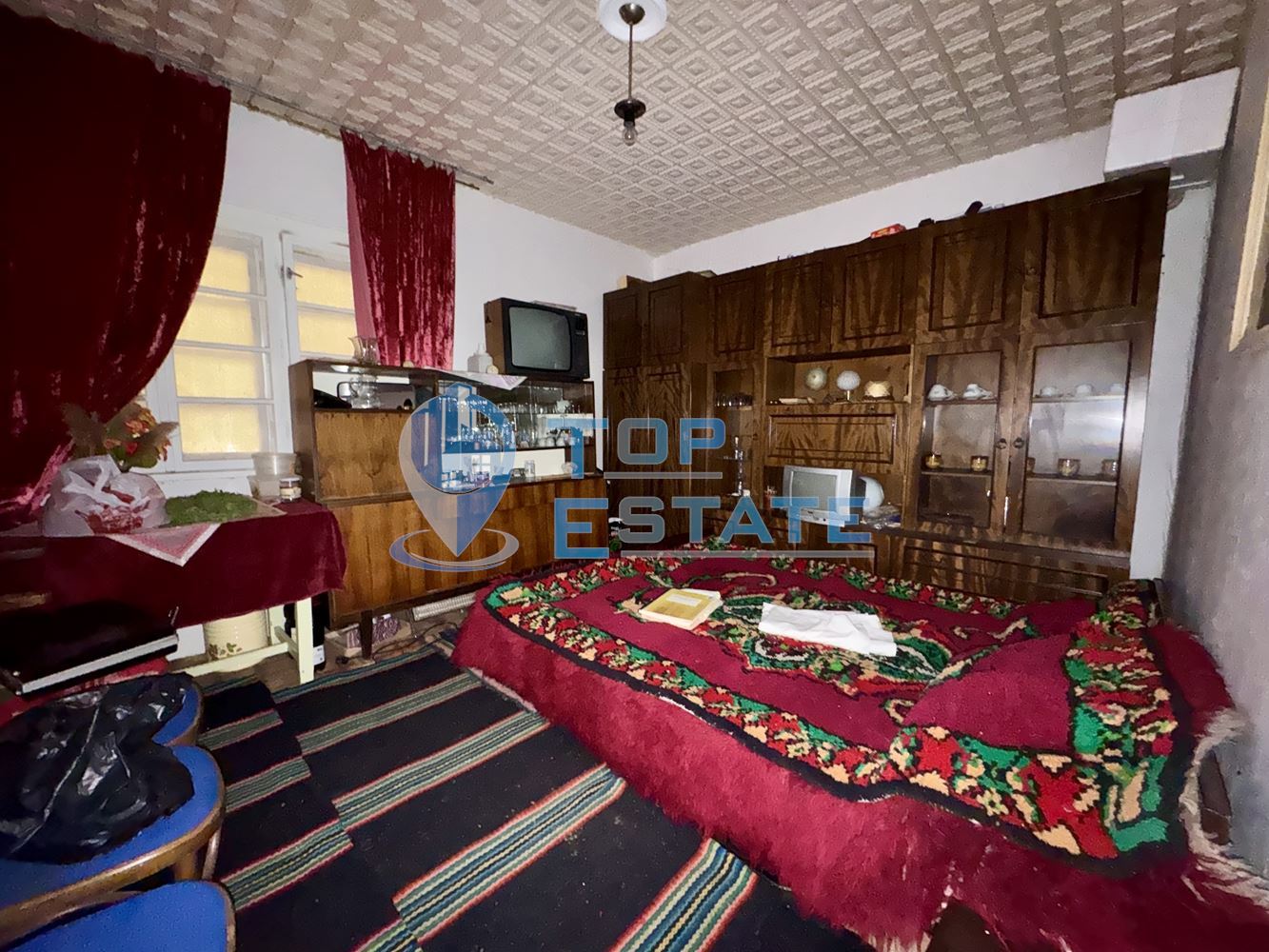 Двуетажна тухлена къща с голям двор в село Нова Върбовка, област Велико Търново - 0