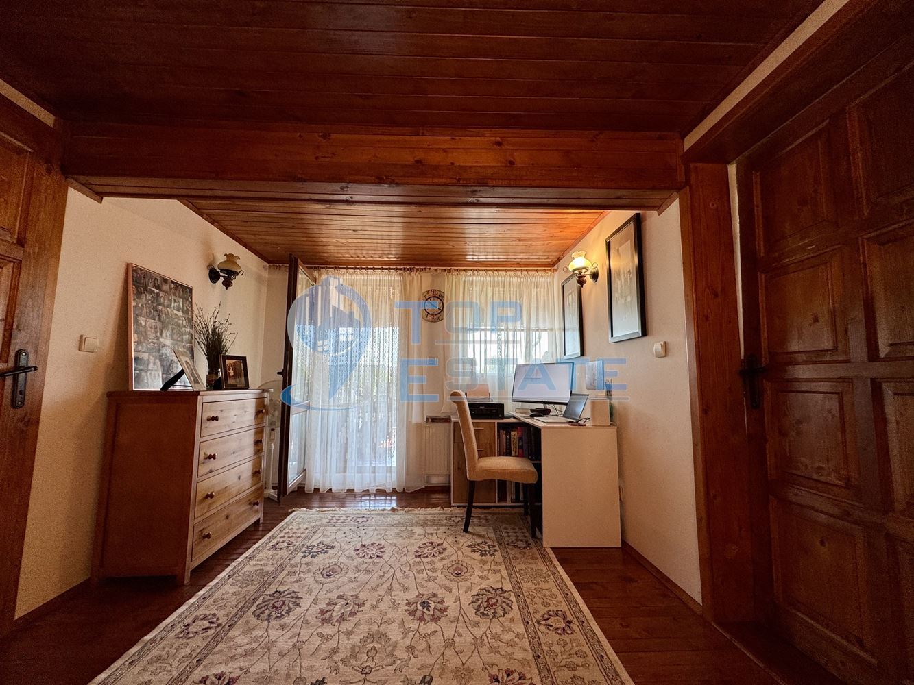 Двуетажна къща с гараж, допълнителни постройки и прекрасна панорама в Еленския Балкан - 0