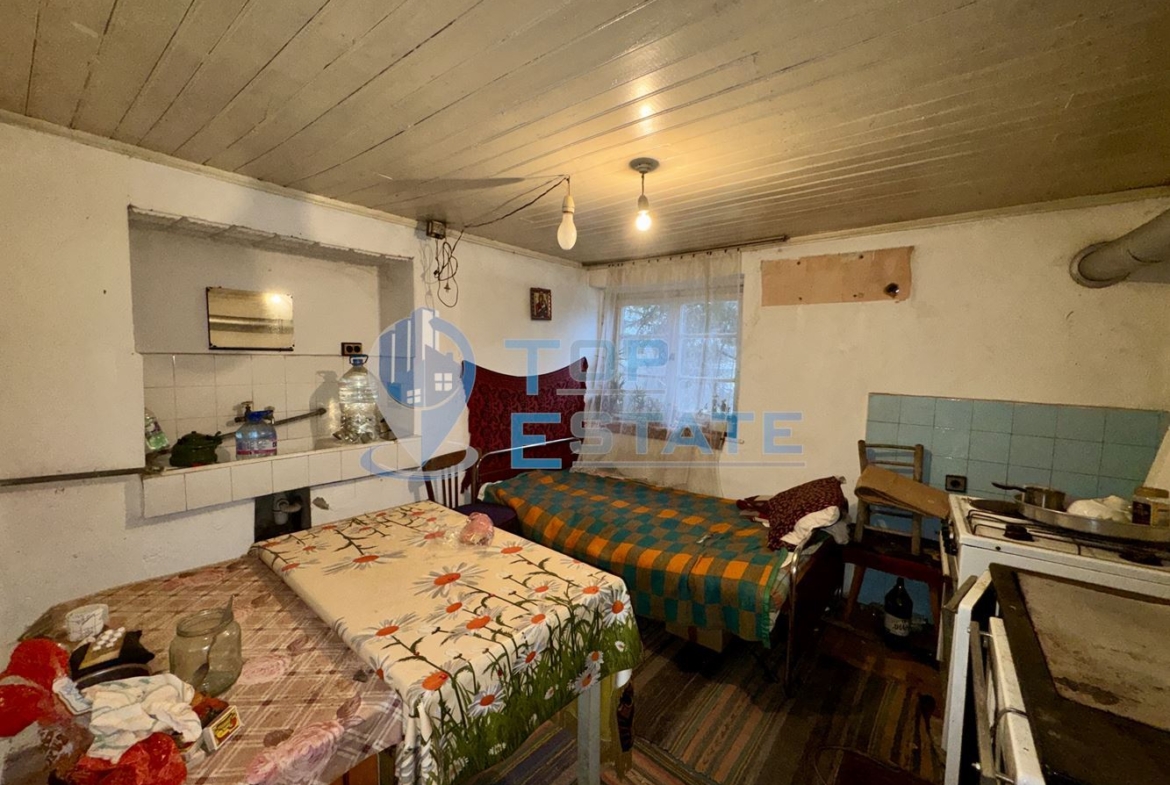 Двуетажна тухлена къща с голям двор в село Нова Върбовка, област Велико Търново - 0