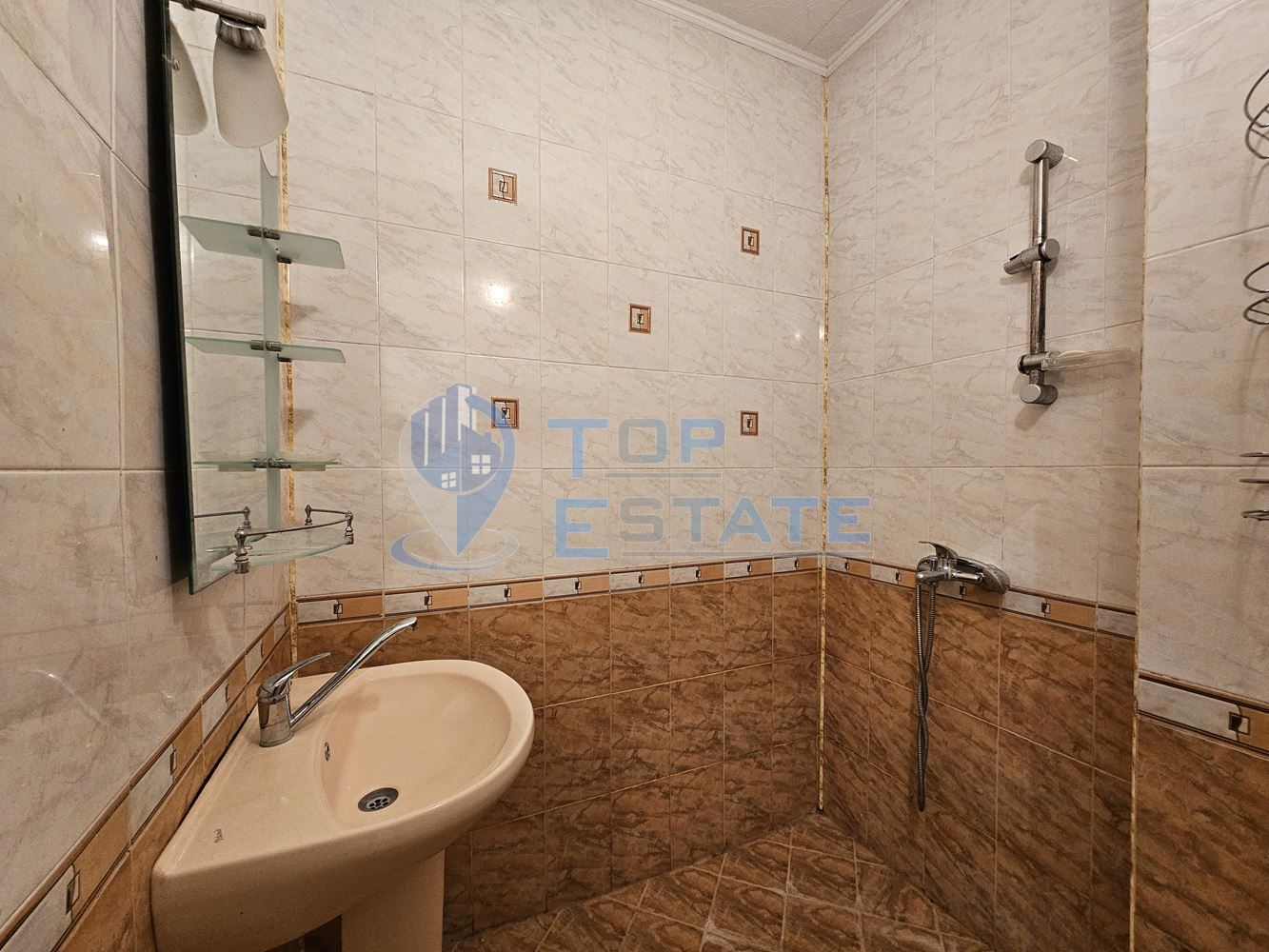 Обзаведен апартамент с две спални в квартал Пролет, град Горна Оряховица-0 Обзаведен апартамент с две спални в квартал Пролет, град Горна Оряховица - 0