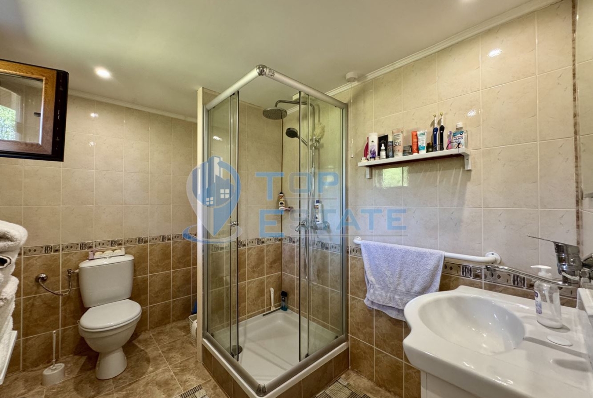 Двуетажна къща с гараж, допълнителни постройки и прекрасна панорама в Еленския Балкан - 0