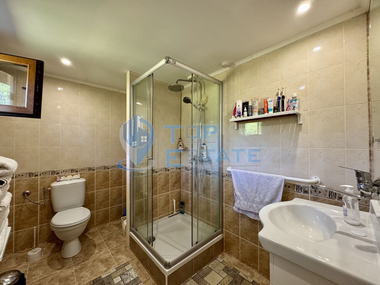 Двуетажна къща с гараж, допълнителни постройки и прекрасна панорама в Еленския Балкан - 0