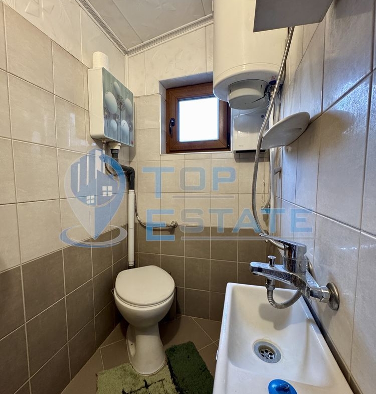 Обзаведена къща със сауна и джакузи в град Елена, Област Велико Търново. - 0