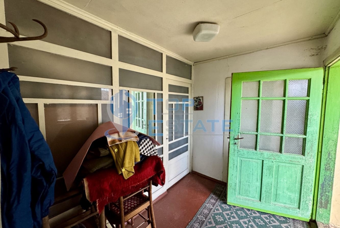 Къща с кладенец, гараж и стопански постройки в село Долна Липница, област Велико Търново - 0