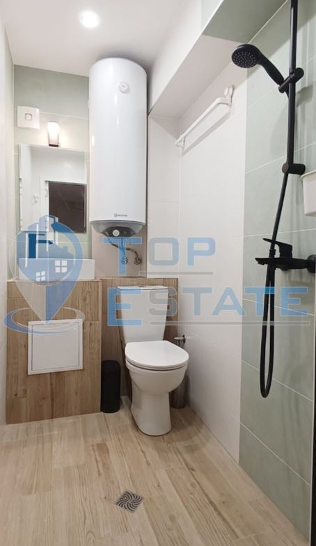 Тристаен, ремонтиран, обзаведен апартамент под наем в квартал Варуша, Старата част в град Велико Търново - 0