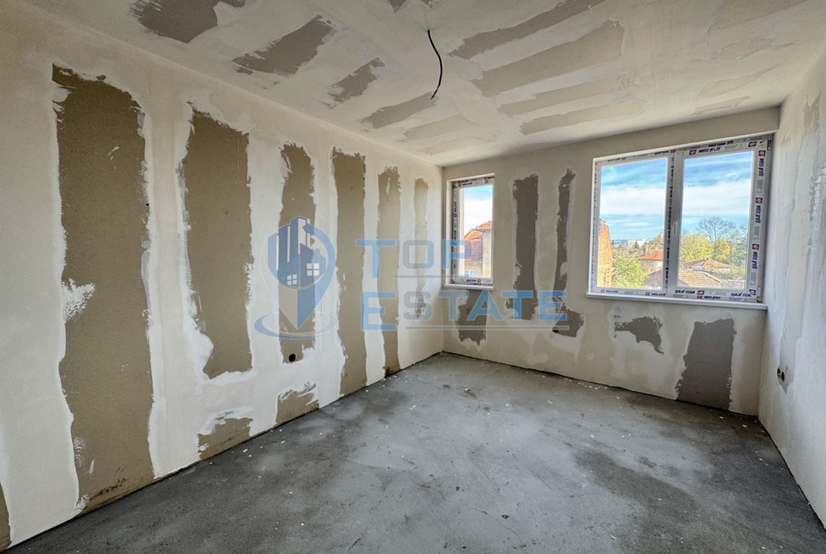 Тристаен тухлен апартамент в град Павликени, област Велико Търново - 0