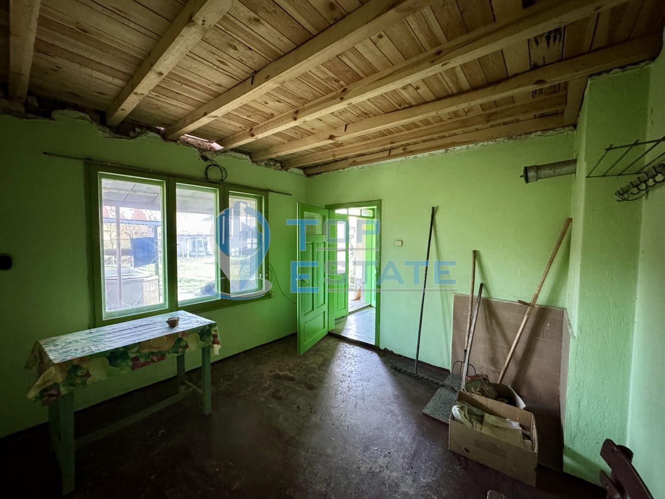 Къща с кладенец, гараж и стопански постройки в село Долна Липница, област Велико Търново-0 Къща с кладенец, гараж и стопански постройки в село Долна Липница, област Велико Търново - 0