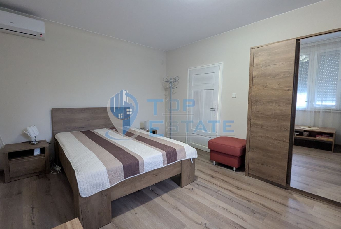 Обзаведена тухлена къща с кладенец в село Поликраище, област Велико Търново - 0