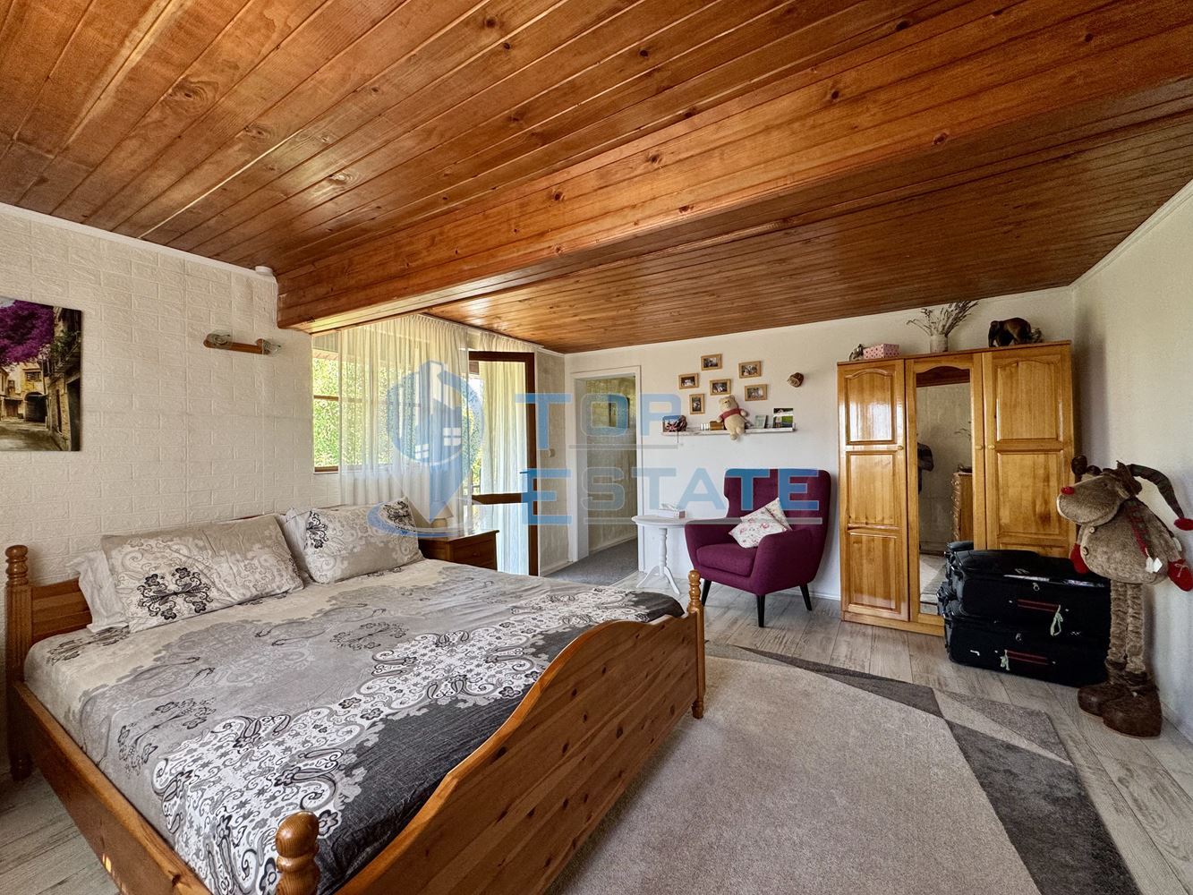 Двуетажна къща с гараж, допълнителни постройки и прекрасна панорама в Еленския Балкан - 0