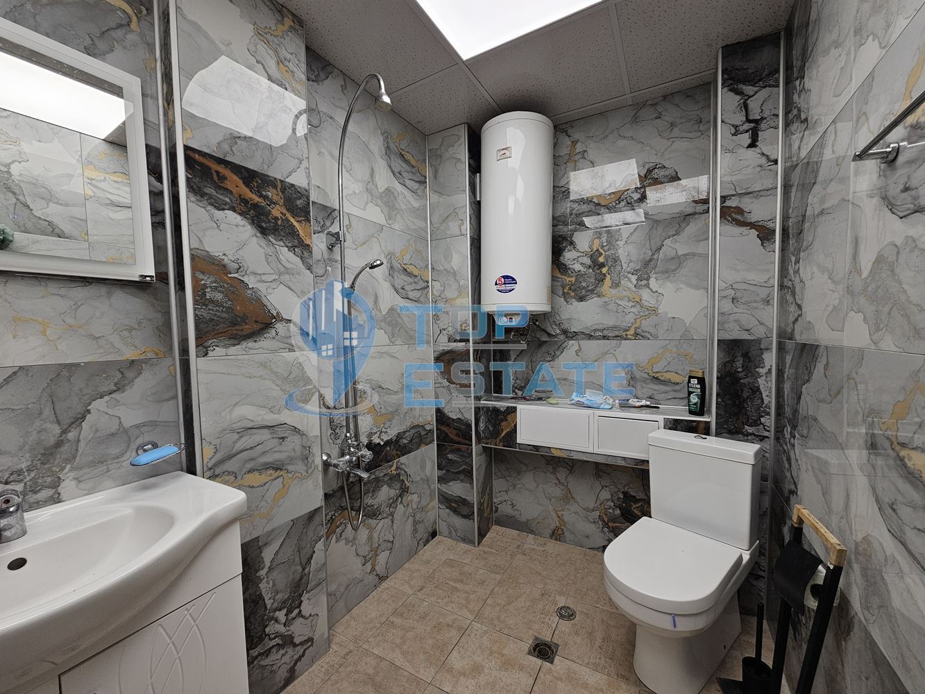 Южен тухлен апартамент на междинен етаж с две спални в идеалния център на град Горна Оряховица-0 Южен тухлен апартамент на междинен етаж с две спални в идеалния център на град Горна Оряховица - 0