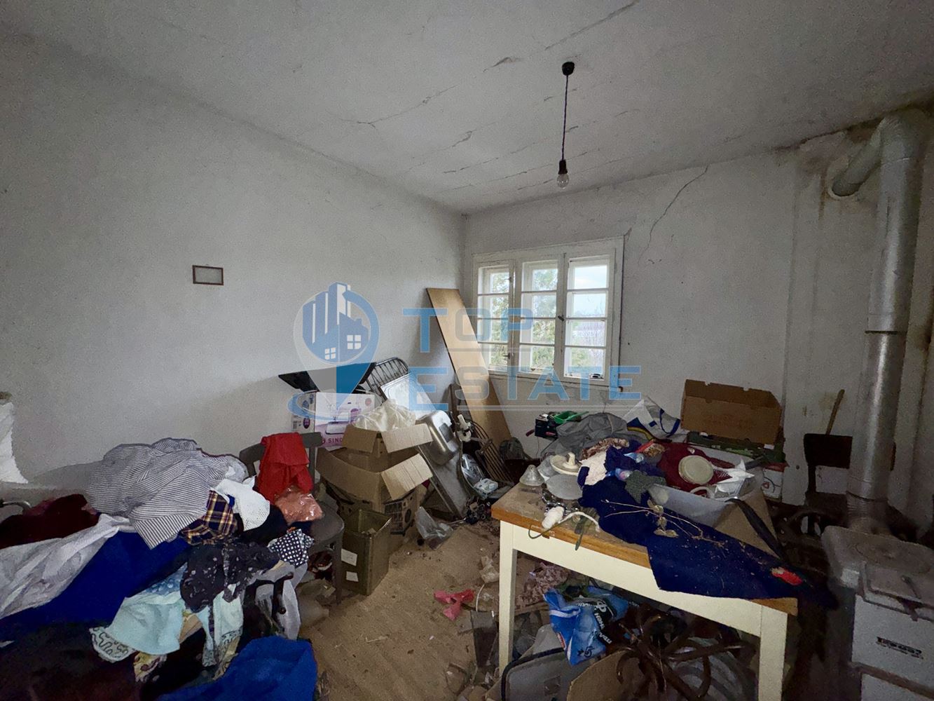 Двуетажна тухлена къща с голям двор в село Нова Върбовка, област Велико Търново - 0