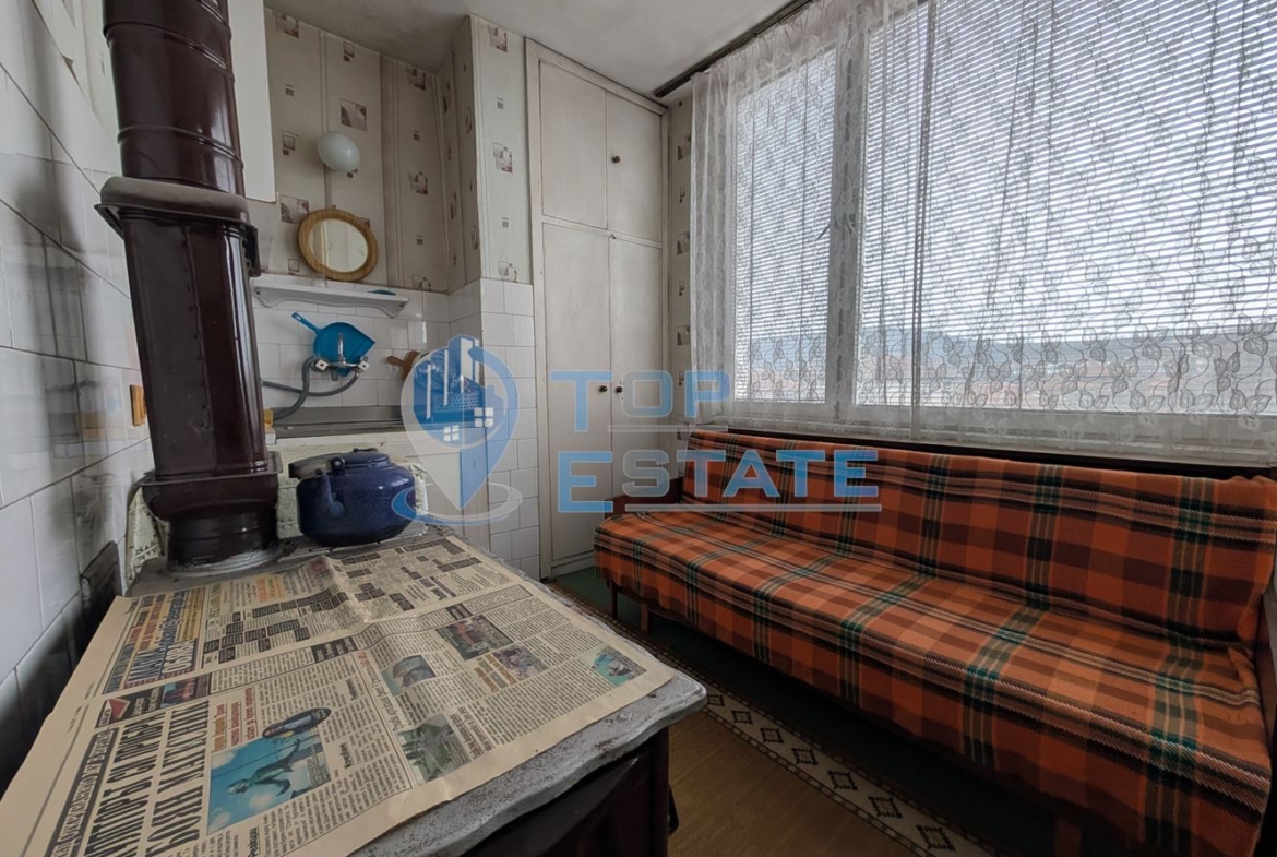 Тристаен тухлен апартамент в центъра на град Стражица - 0