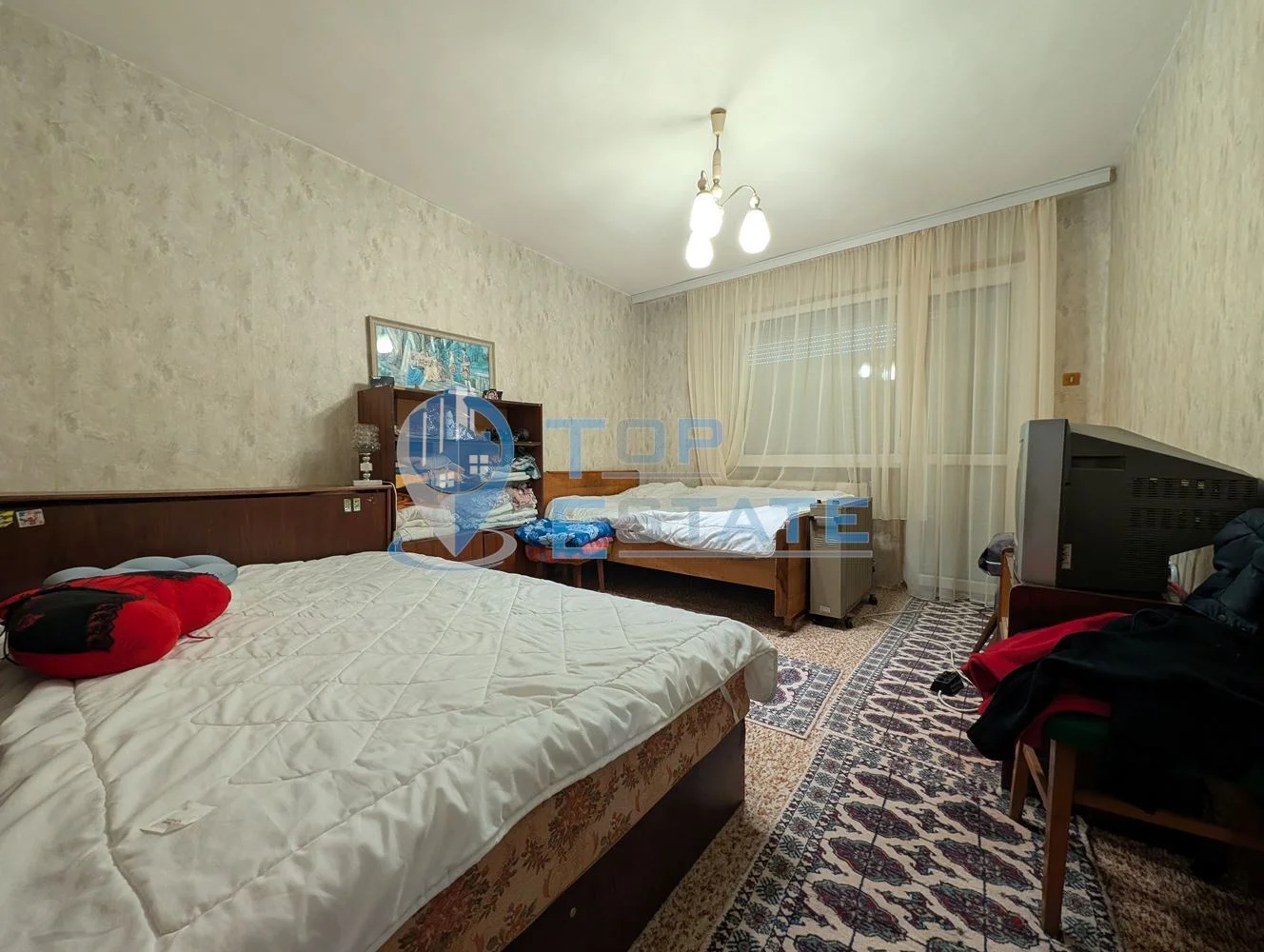 Триетажна масивна къща в град Стражица - 0
