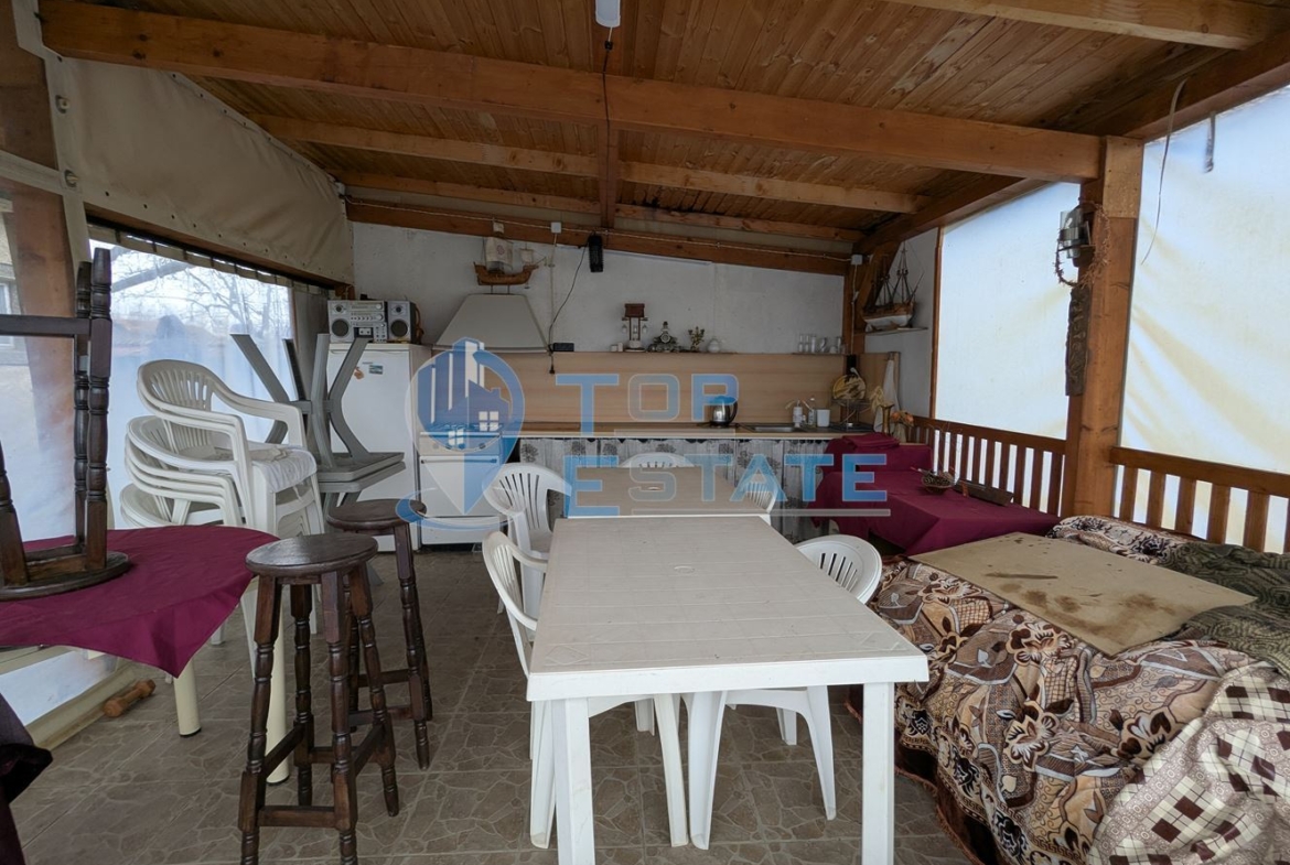 Обзаведена тухлена къща с кладенец в село Поликраище, област Велико Търново - 0