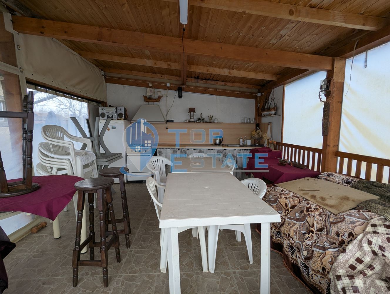 Обзаведена тухлена къща с кладенец в село Поликраище, област Велико Търново - 0