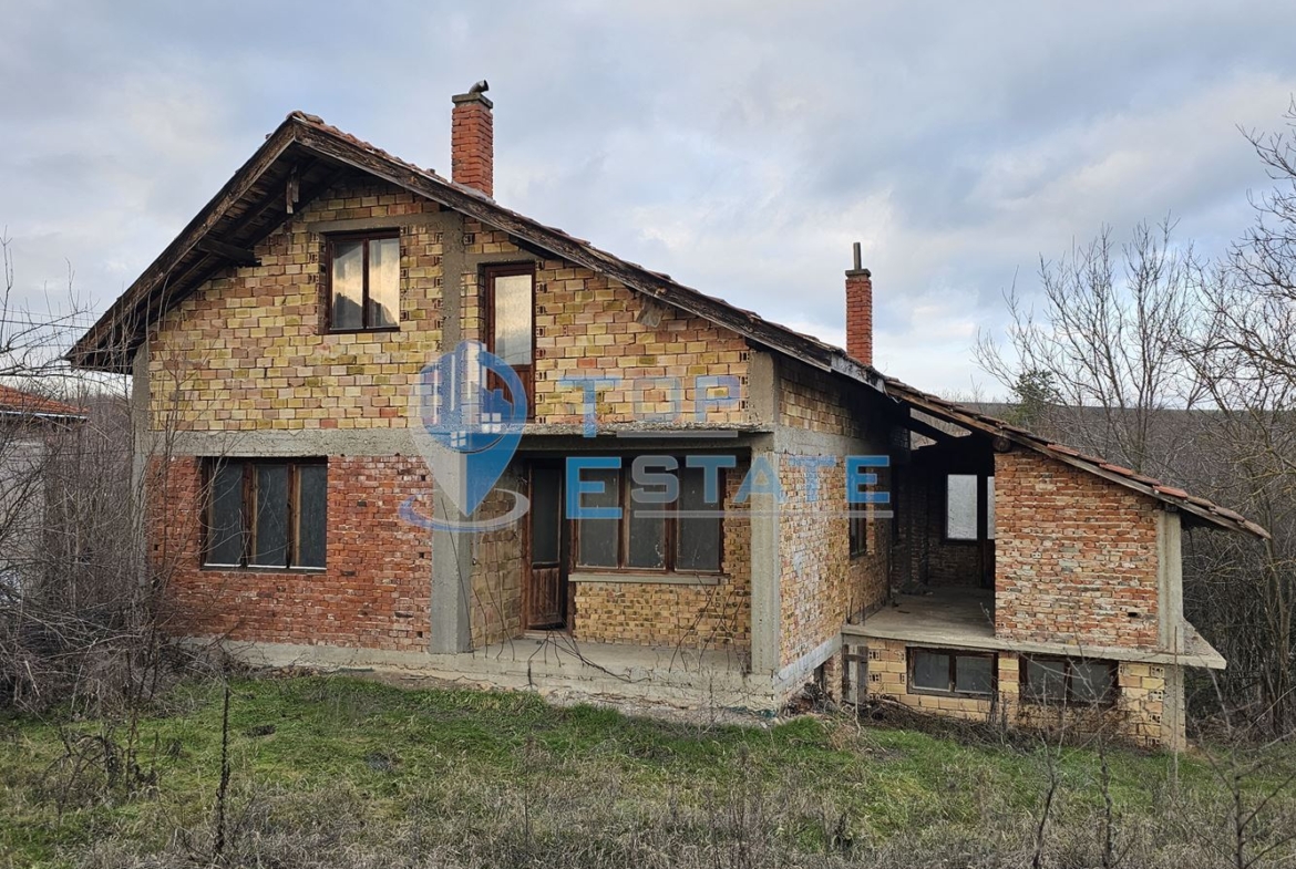 Масивна триетажна къща с четири спални в село Пейчиново, област Русе - 0