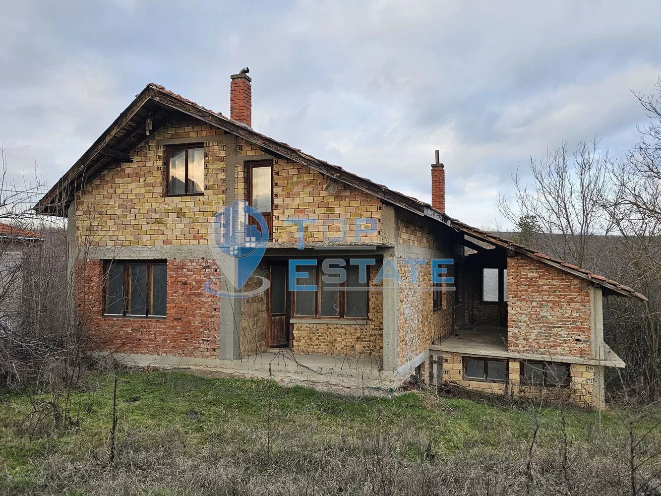 Масивна триетажна къща с четири спални в село Пейчиново, област Русе - 0