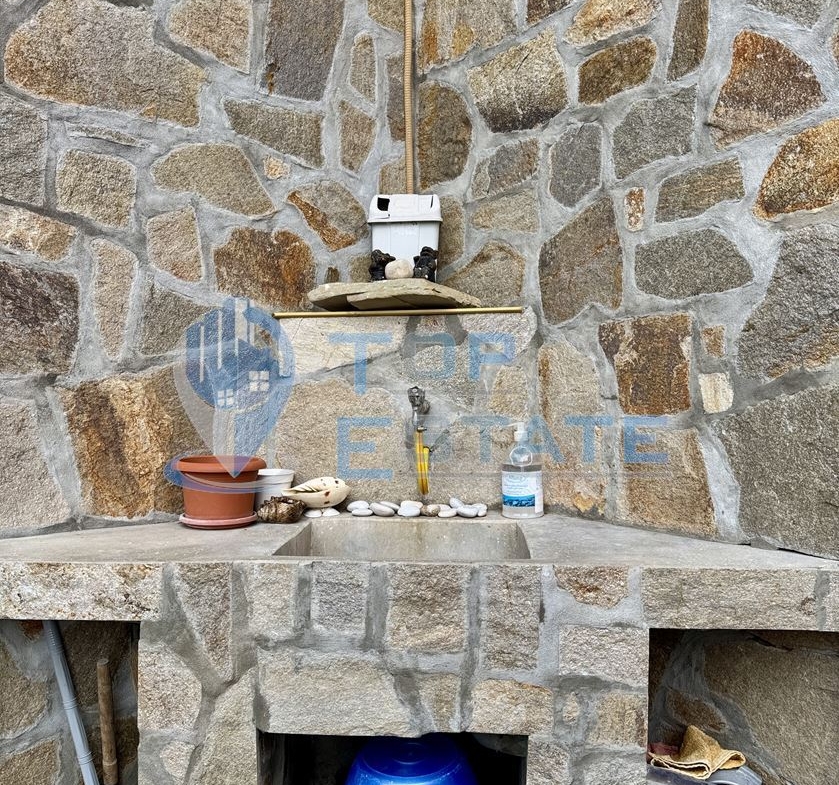 Обзаведена къща със сауна и джакузи в град Елена, Област Велико Търново. - 0