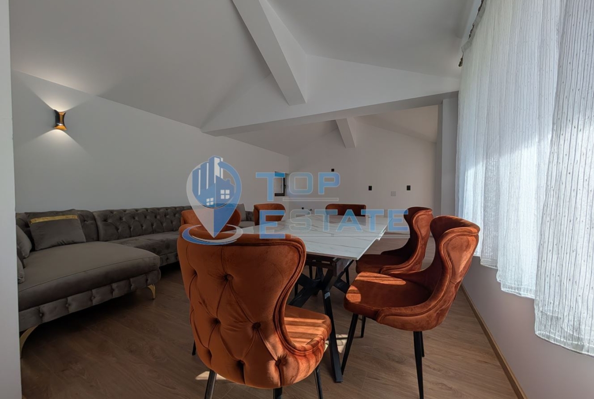 Реновирана къща с три спални, две бани и гараж в село Ново село - 0