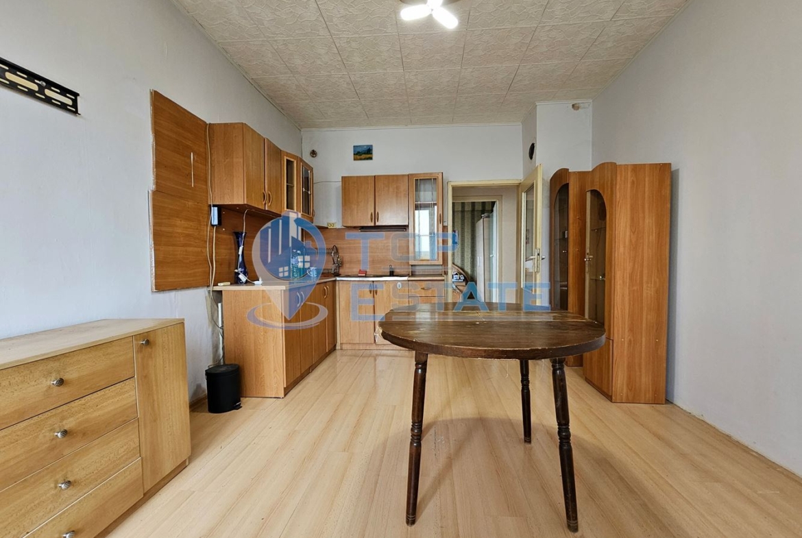 Обзаведен апартамент с две спални в квартал Пролет, град Горна Оряховица - 0