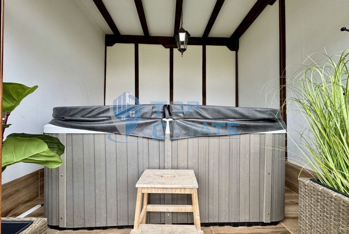 Обзаведена къща със сауна и джакузи в град Елена, Област Велико Търново. - 0