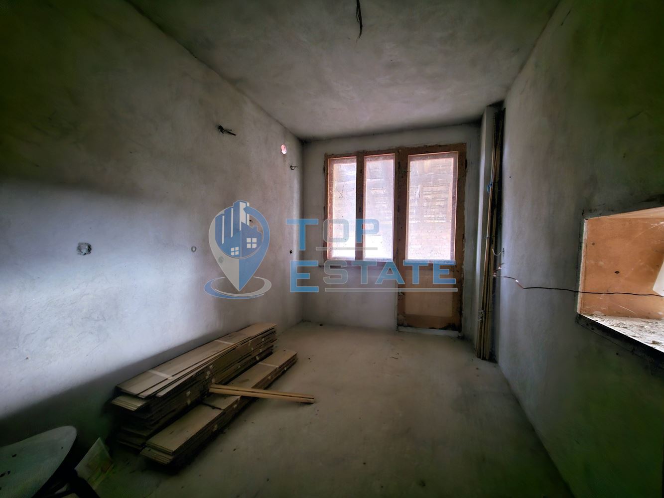 Масивна триетажна къща с четири спални в село Пейчиново, област Русе-0 Масивна триетажна къща с четири спални в село Пейчиново, област Русе - 0