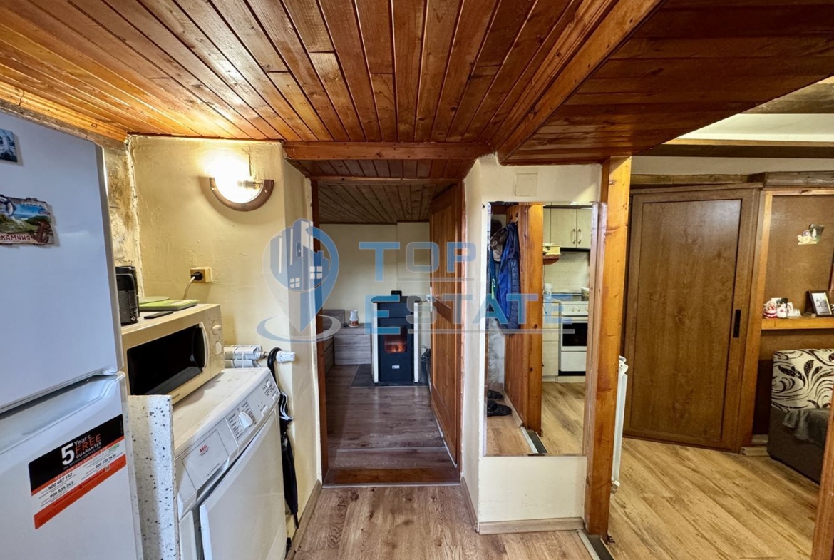 Двуетажна къща с кладенец в село Добри дял, област Велико Търново - 0