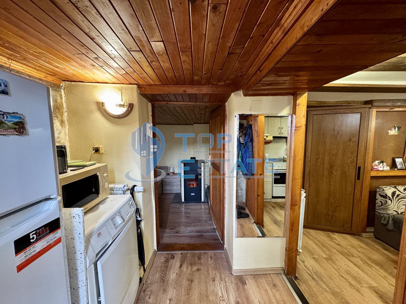 Двуетажна къща с кладенец в село Добри дял, област Велико Търново - 0