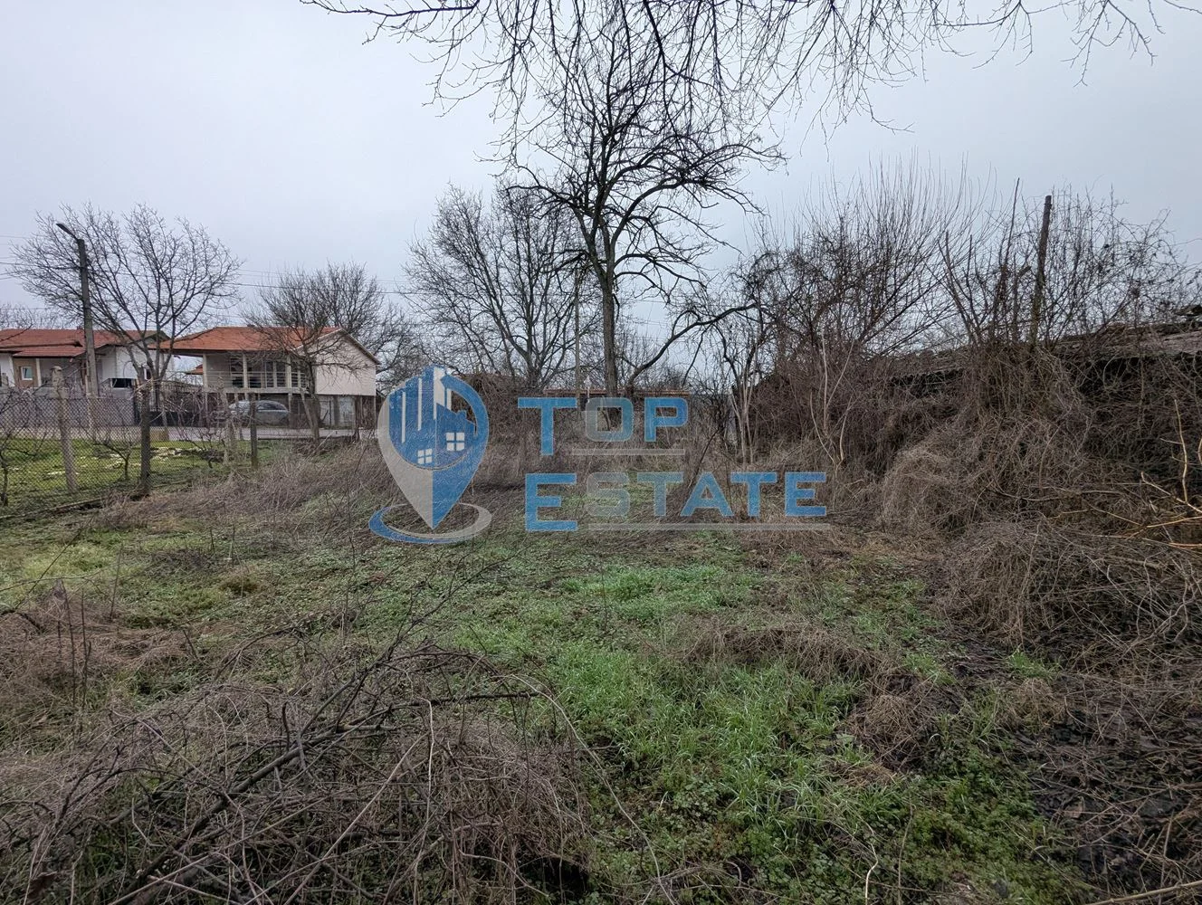 Парцел със стара къща с подход от две улици в квартал Калтинец, град Горна Оряховица, област Велико Търново - 0