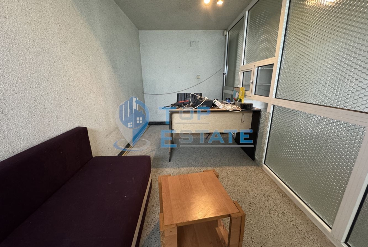 Търговско помещение под наем в центъра на град Велико Търново - 0