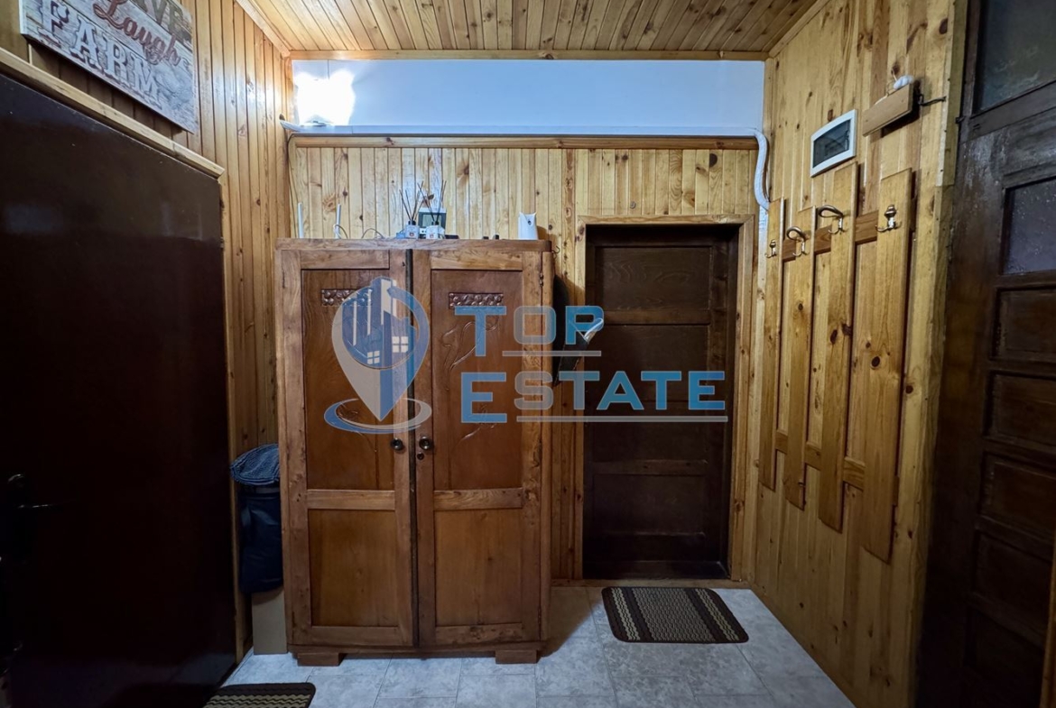 Обзаведена къща със сауна и джакузи в град Елена, Област Велико Търново. - 0