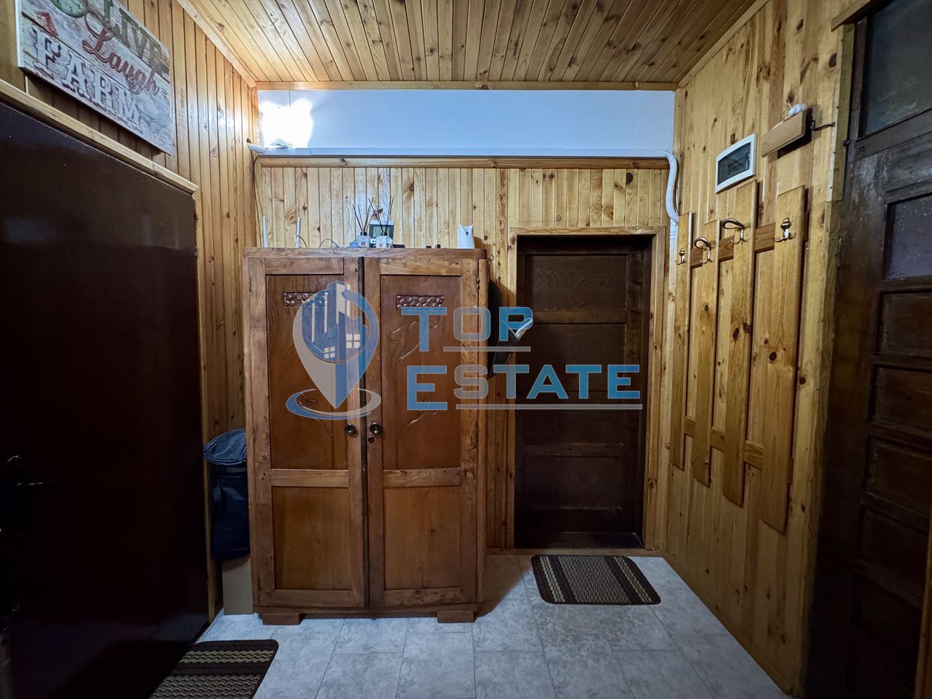 Обзаведена къща със сауна и джакузи в град Елена, Област Велико Търново. - 0