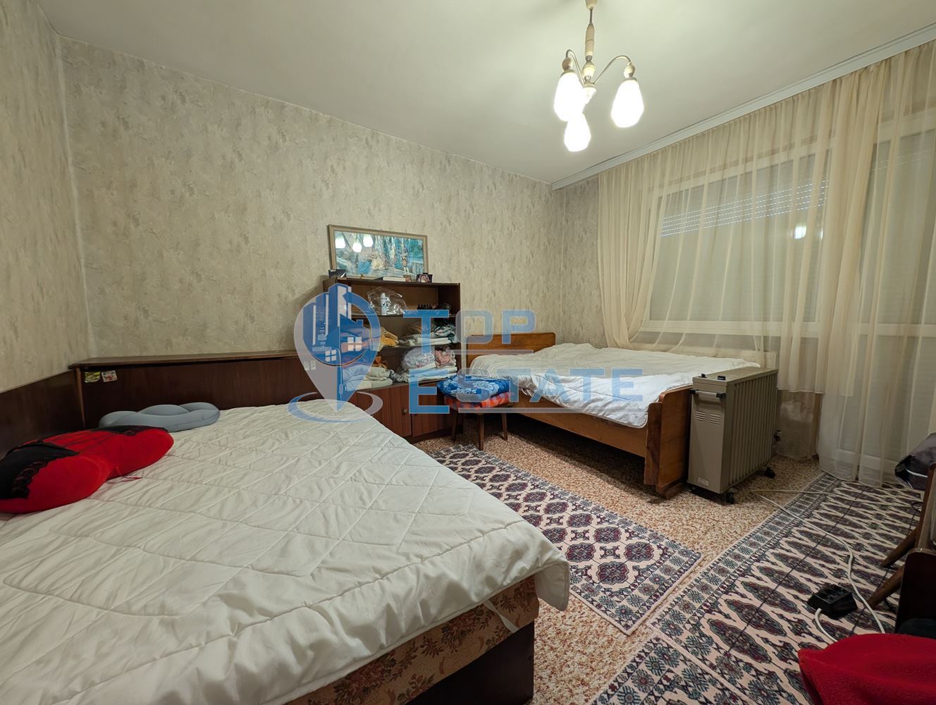 Триетажна масивна къща в град Стражица - 0