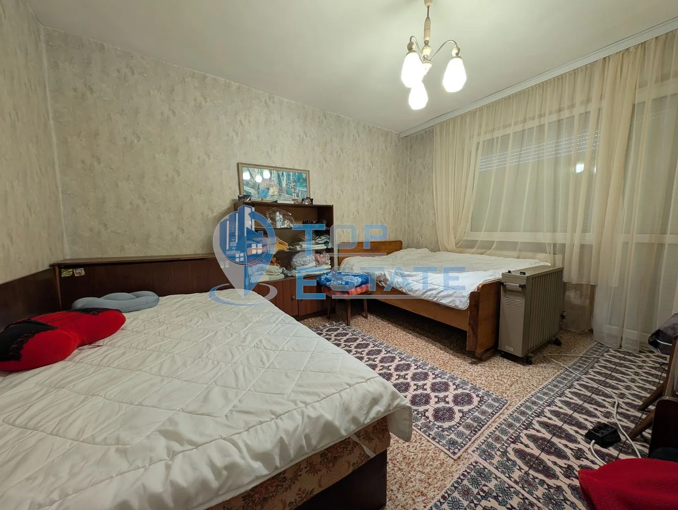 Триетажна масивна къща в град Стражица - 0