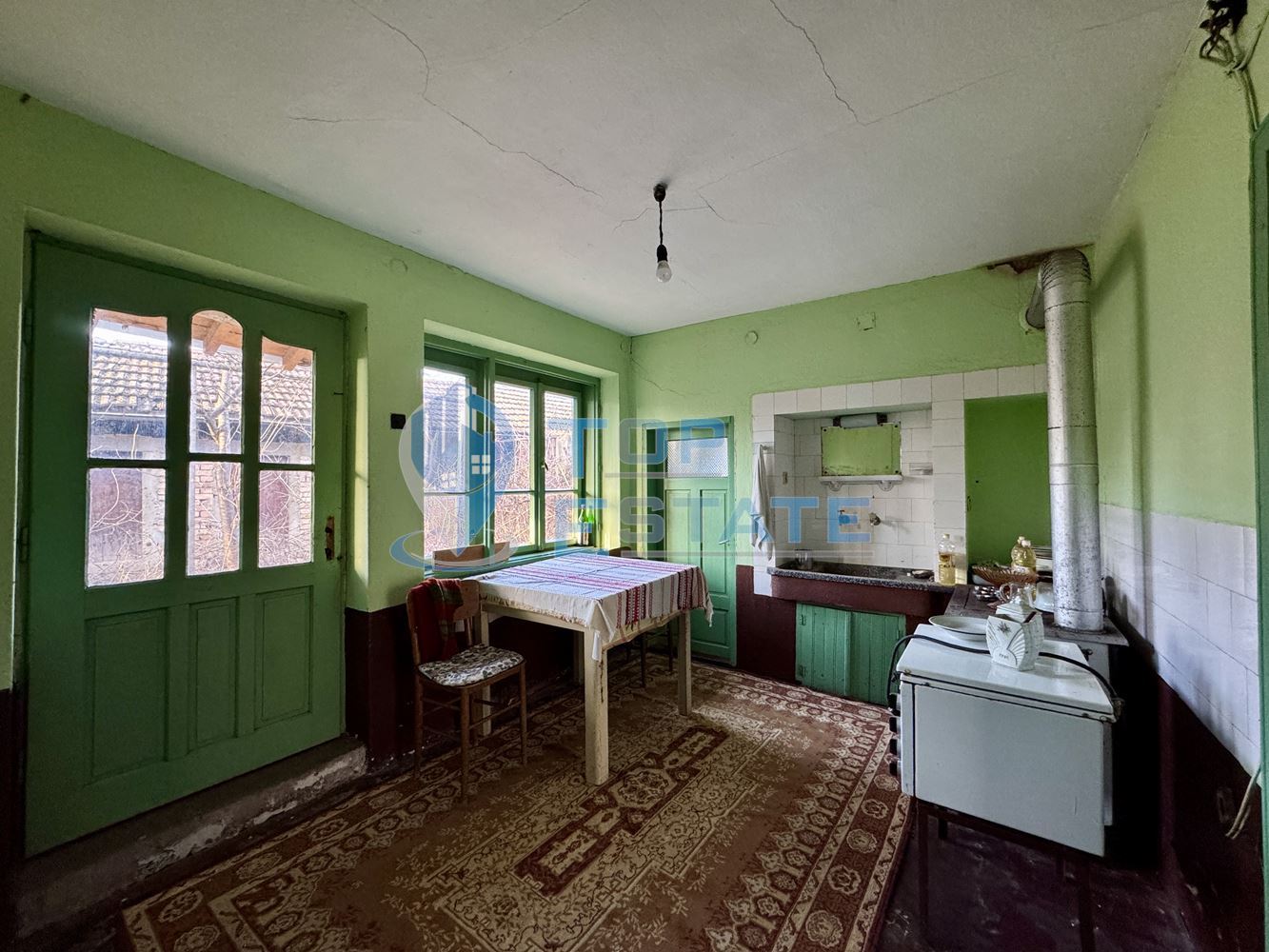 Къща с кладенец, гараж и стопански постройки в село Долна Липница, област Велико Търново-0 Къща с кладенец, гараж и стопански постройки в село Долна Липница, област Велико Търново - 0