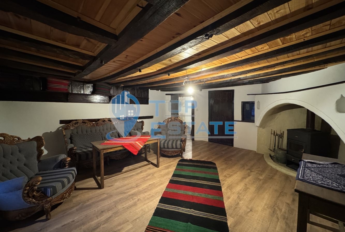 Къща с допълнителни постройки в град Елена, област Велико Търново. - 0