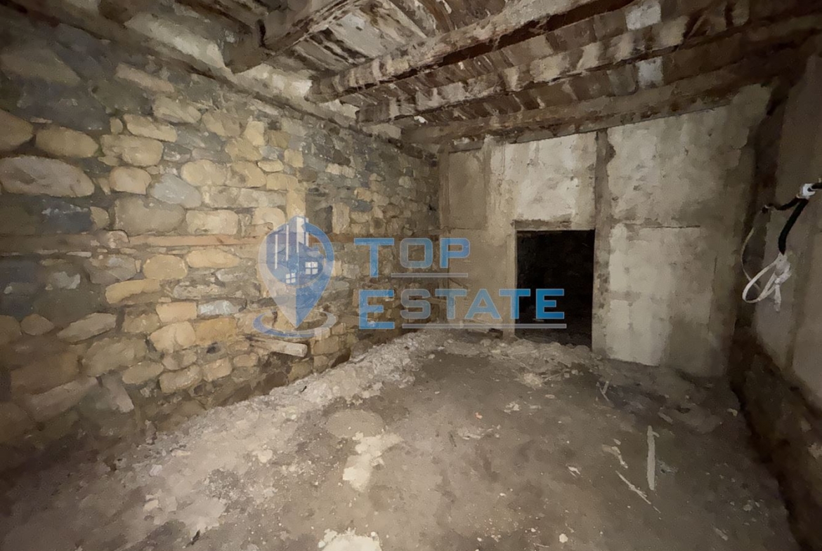 Къща с допълнителни постройки в град Елена, област Велико Търново. - 0