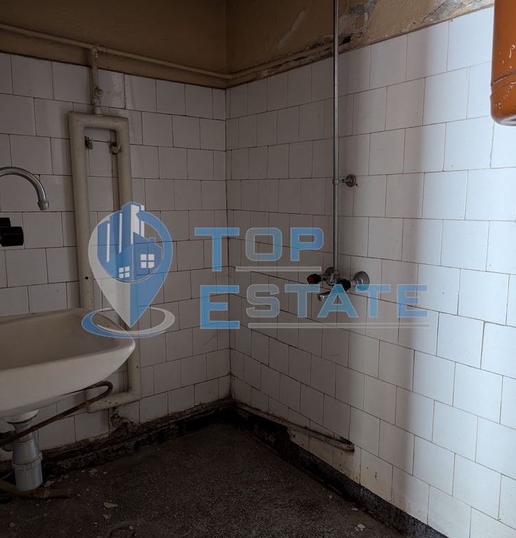 Тристаен тухлен апартамент в центъра на град Стражица - 0