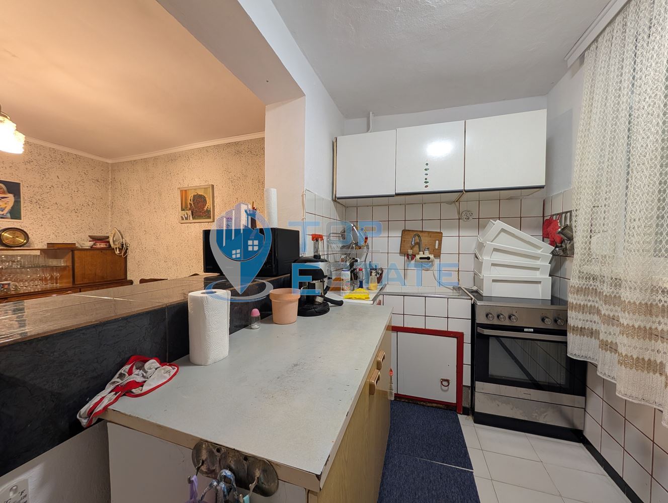 Триетажна масивна къща в град Стражица - 0