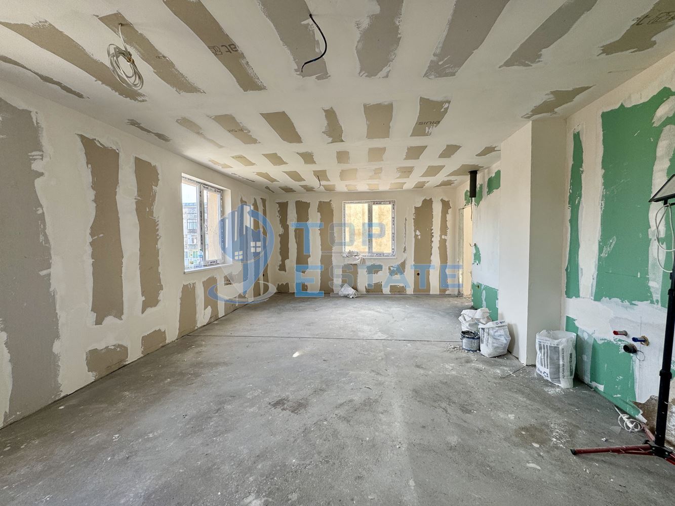 Тристаен тухлен апартамент в град Павликени, област Велико Търново - 0