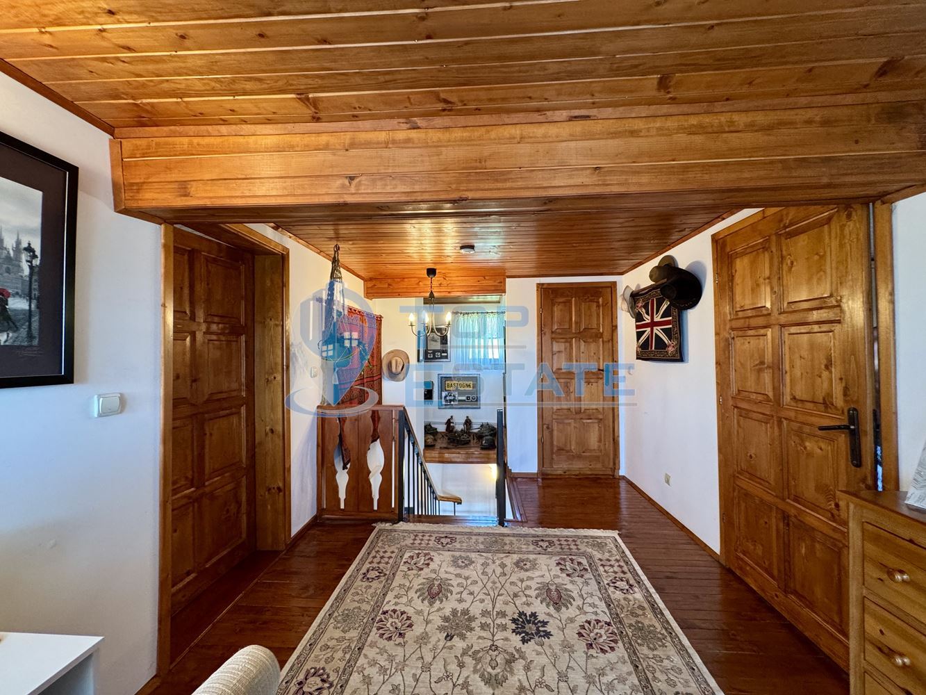 Двуетажна къща с гараж, допълнителни постройки и прекрасна панорама в Еленския Балкан - 0