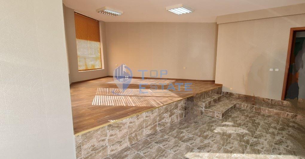 Търговско помещение в град Горна Оряховица, обаст Велико Търново - 0