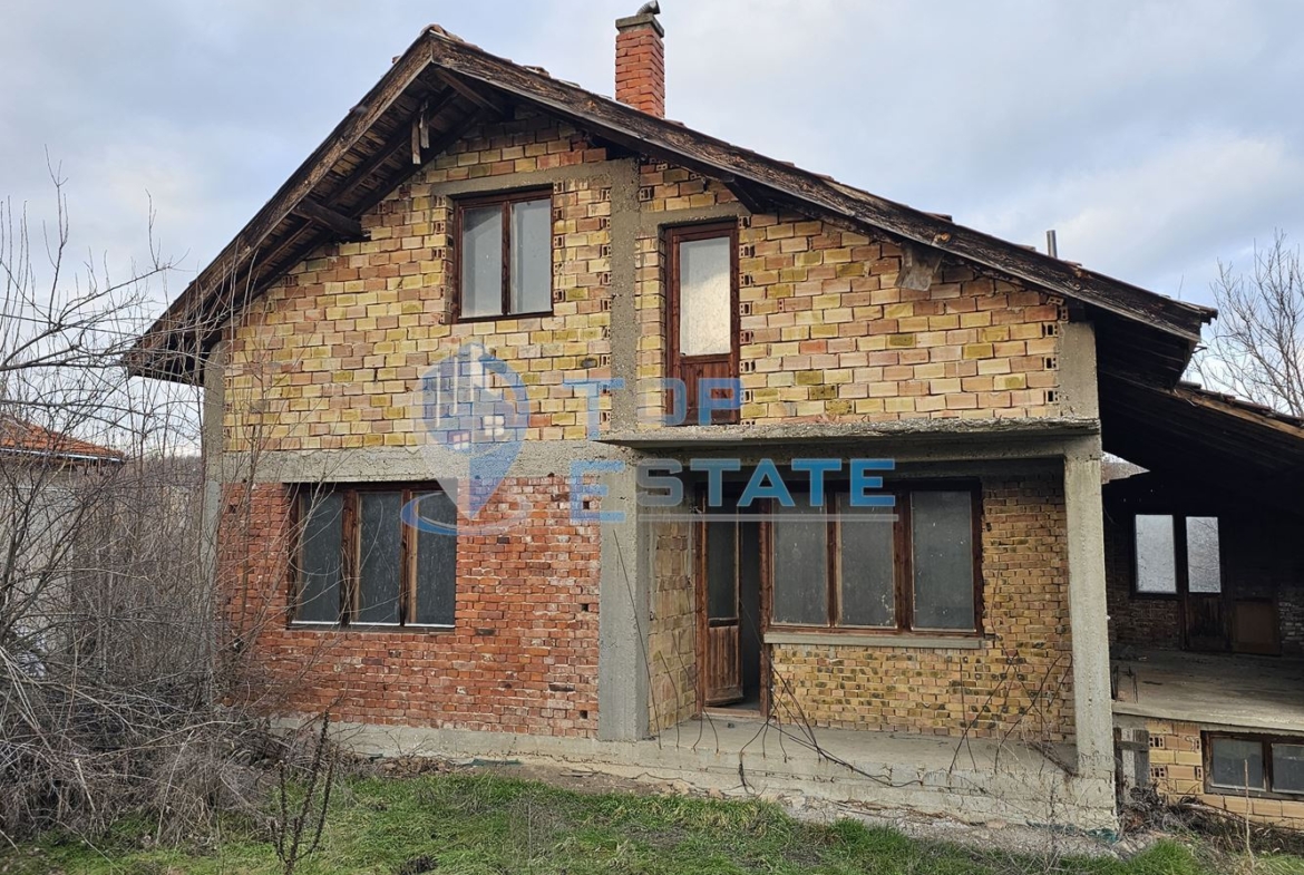 Масивна триетажна къща с четири спални в село Пейчиново, област Русе - 0